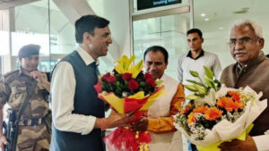 दो दिवसीय दौरे पर उत्तराखंड पहुचें केंद्रीय स्वास्थ्य मंत्री मनसुख मांडविया, धन सिंह रावत ने किया अभिनन्दन