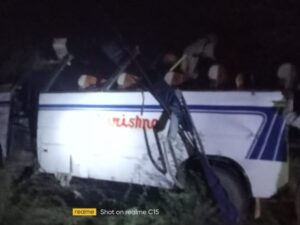 यूपी में हुआ दर्दनाक सड़क हादसा! बारातियों से भरी पलटी बस, पांच की मौत 17 घायल
