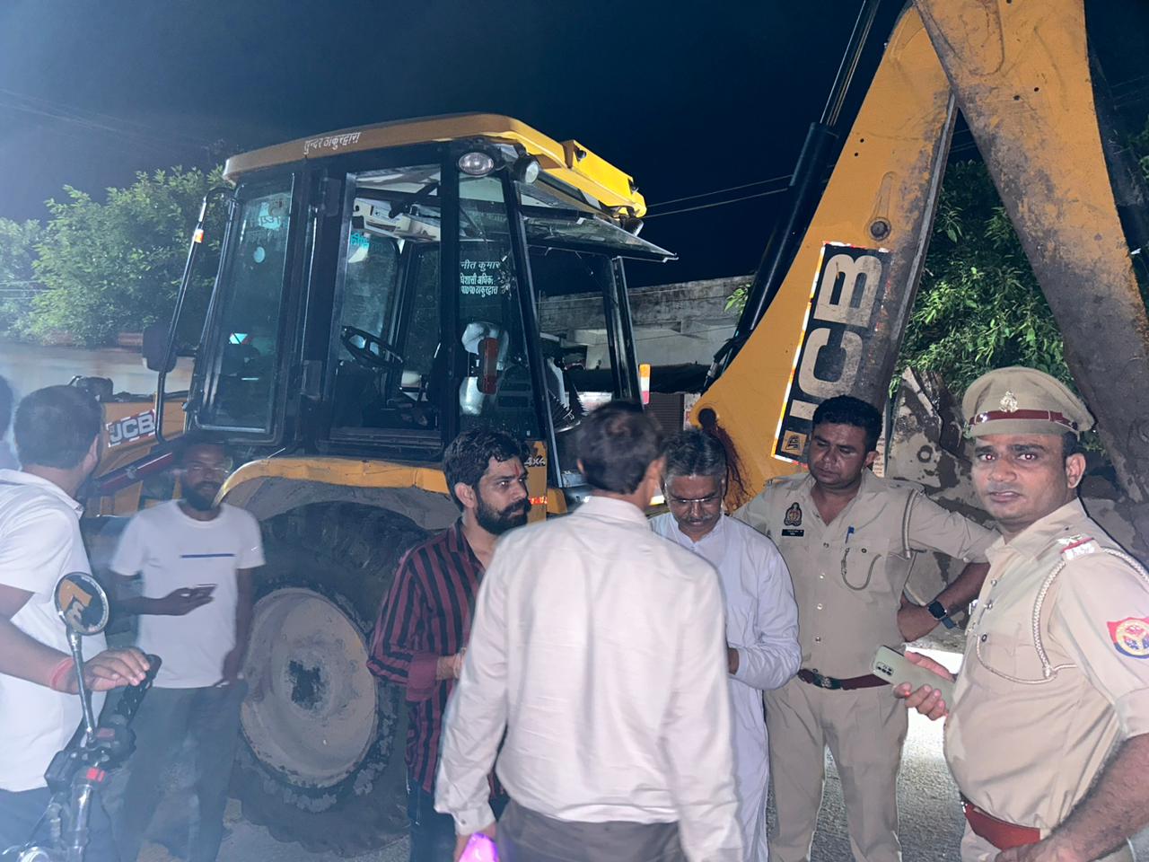 भाजपा कार्यकर्ताओं ने एसडीएम से की नगर पालिका JCB व कर्मचारियों द्वारा कब्जा करने शिकायत