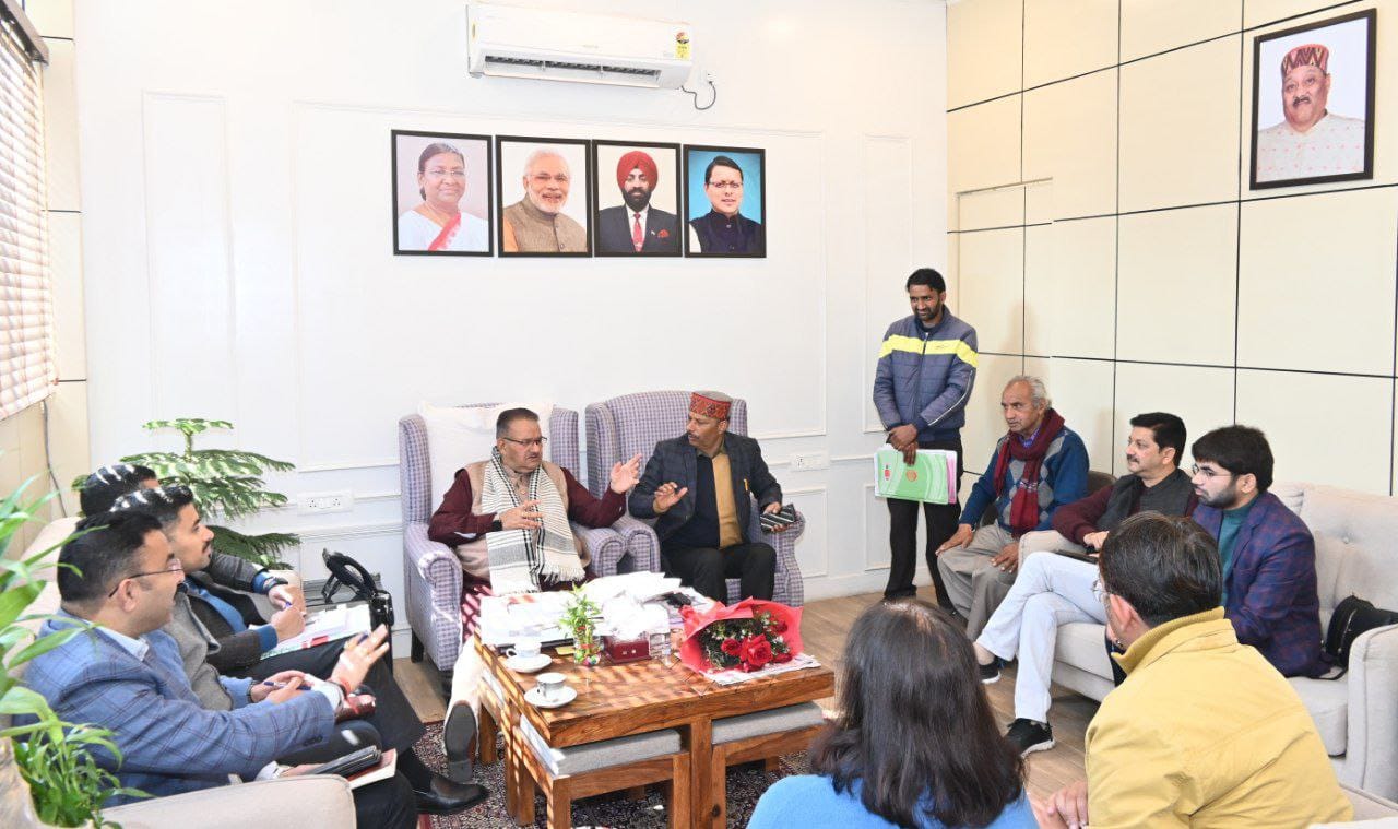 Big Breaking:- Minister Joshi held a meeting with officials of Tourism Department and District Administration regarding the construction of Doon-Mussoorie ropeway.