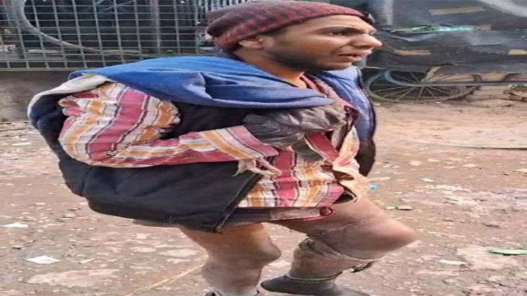 Uttar Pradesh: Humanity put to shame in the capital! Security personnel chased a poor laborer near the civil hospital with a stick!