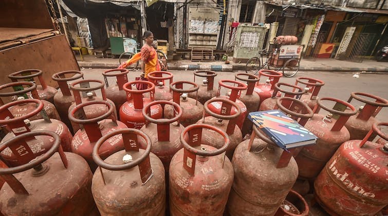 नैनीताल: रसोई गैस की भारी कमी, नहीं हो पा रही सिलेंडर की होम डिलीवरी
