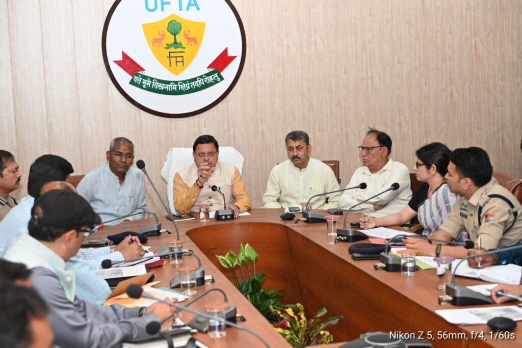 वनाग्नि की घटनाओं की प्रभावी रोकथाम के लिए मुख्यमंत्री ने ली समीक्षा बैठक