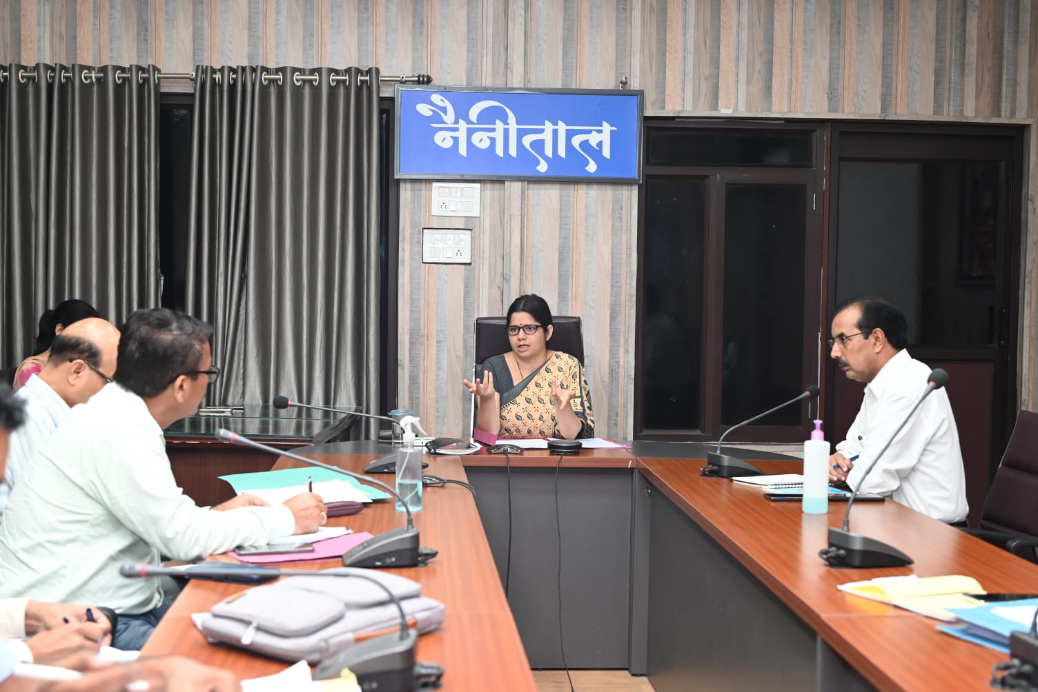 आपदा से हुई क्षति का सर्वेक्षण कर 15 दिन के अन्दर प्रस्ताव प्रस्तुत करें-डीएम