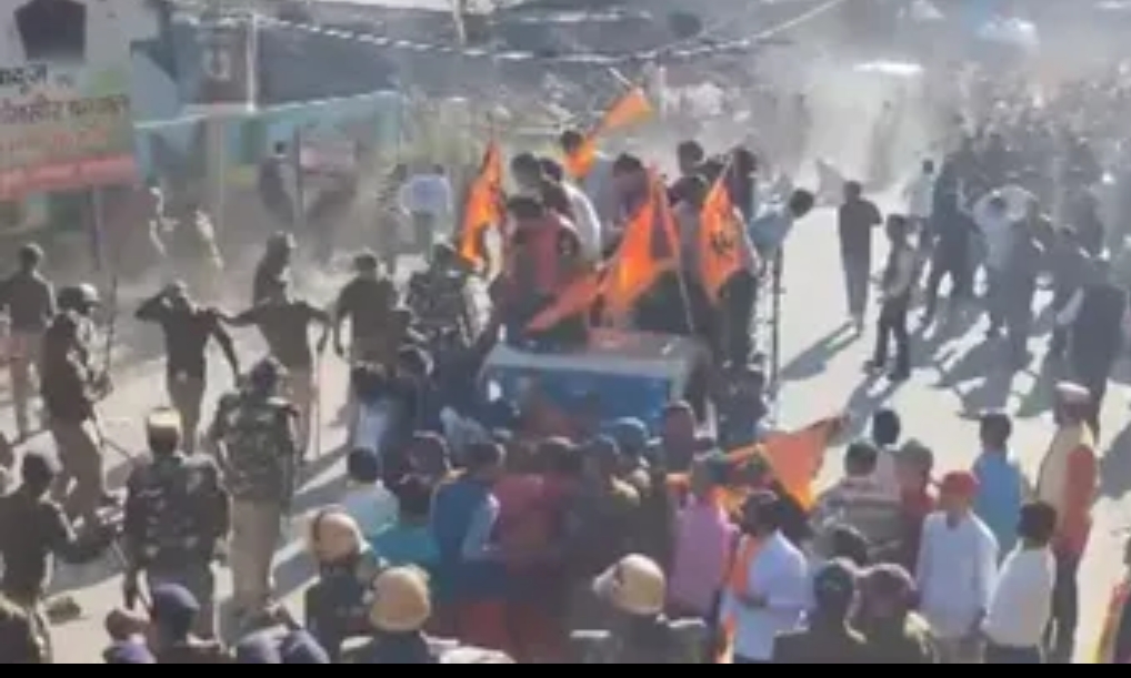 पीसीएस रजा अब्बास और डिप्टी एसपी प्रशांत कुमार को हटा दिया गया.