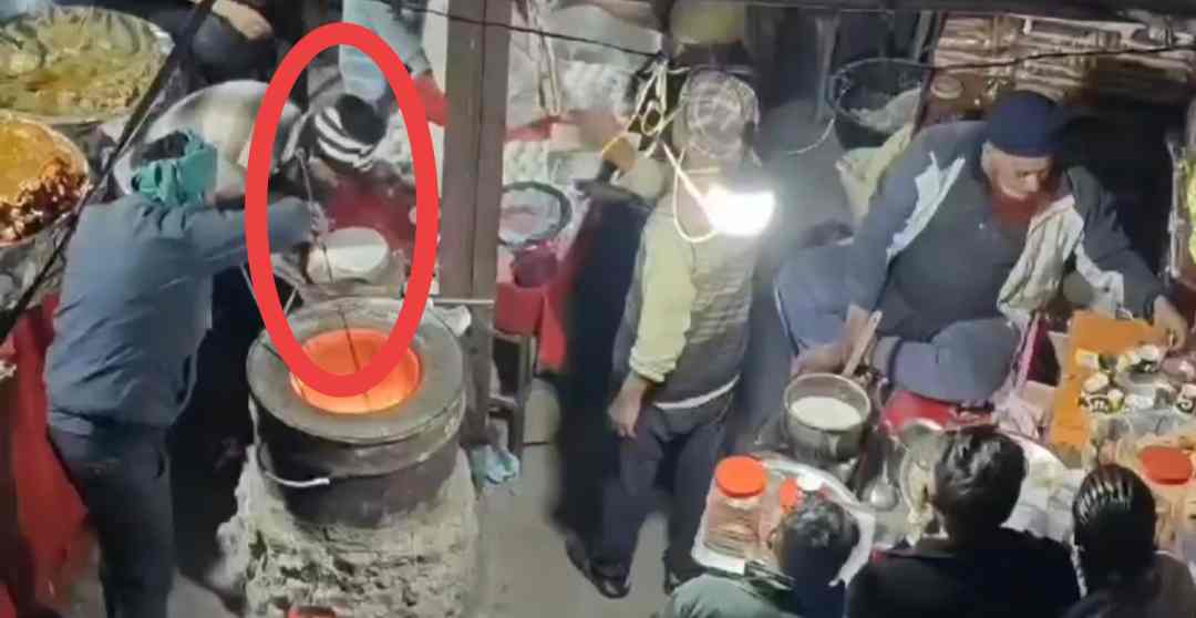 शर्मनाक- उत्तरायणी मेले में रोटी में थूक..वायरल हुआ ये वीडियो_गरम हुआ माहौल..