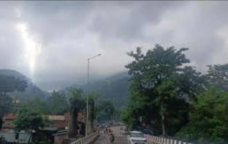 नैनीताल समेत प्रदेश इन ज़िलों  में आज गर्जन के साथ बरसेंगे बादल,भारी बारिश का अलर्ट
